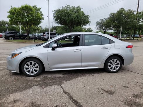Used 2023 Toyota Corolla LE FWD image 8