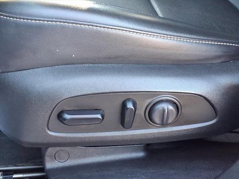 Certified 2023 GMC Acadia SLT image 13