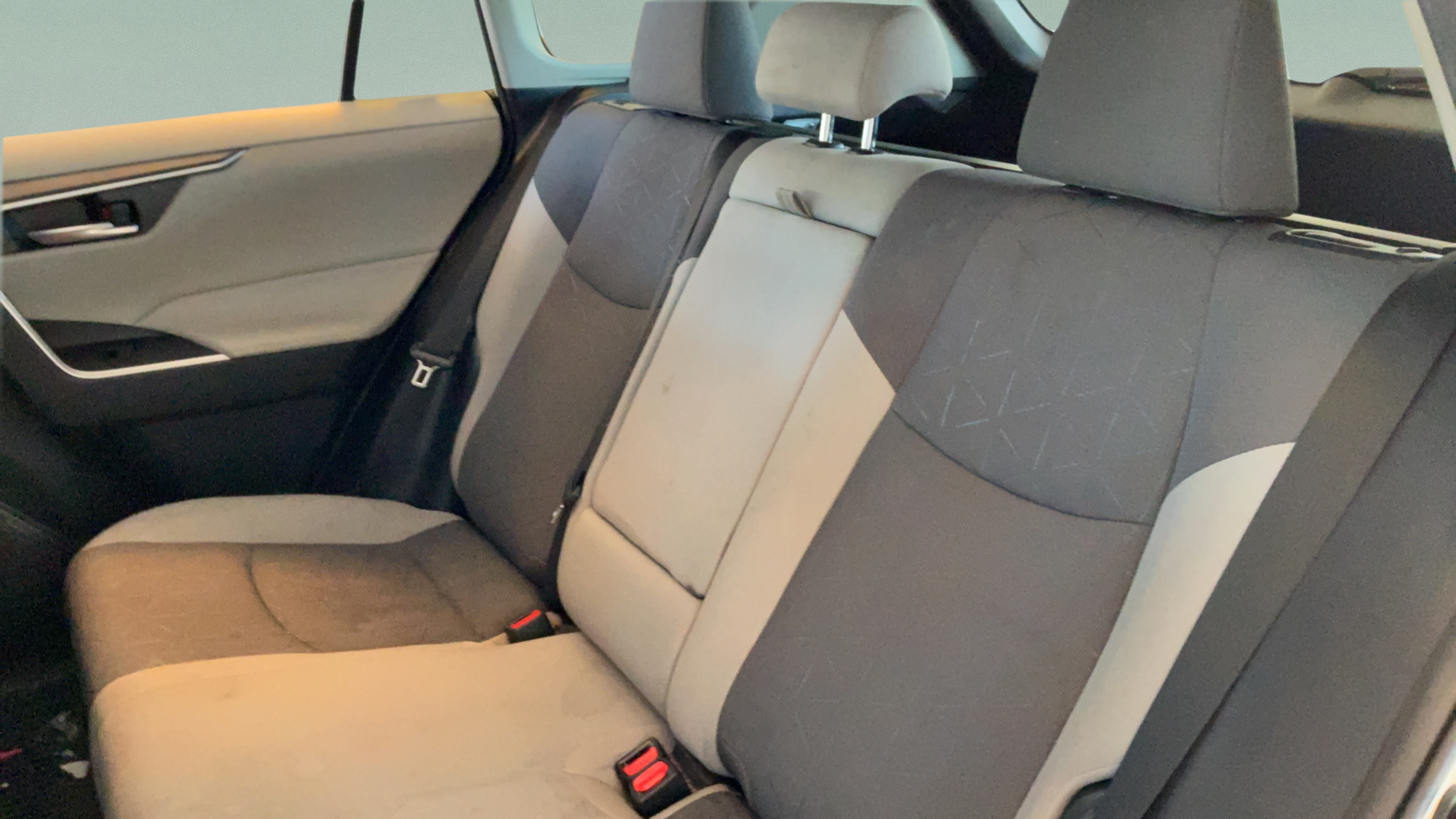Used 2021 Toyota RAV4 XLE w/ Convenience Package FWD image 26