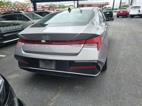 Used 2025 Hyundai Elantra SEL image 5