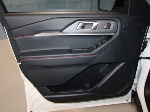 New 2026 Ford Explorer ST-Line w/ ST-Line Street Pack image 4