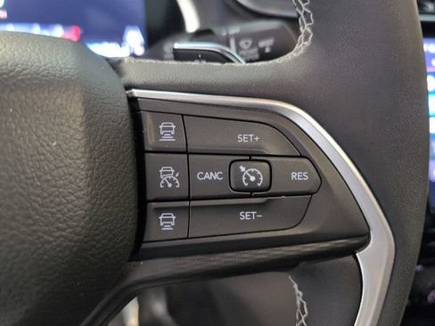 Used 2023 Jeep Grand Cherokee Altitude AWD/4WD image 20
