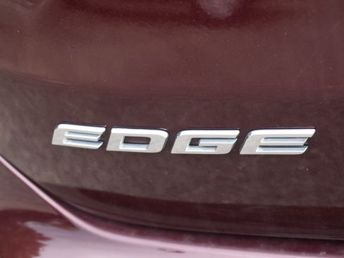 Used 2020 Ford Edge SEL w/ Convenience Package FWD image 13