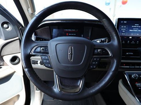Used 2023 Lincoln Navigator Reserve AWD/4WD image 12