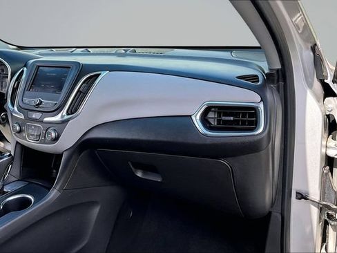 Used 2020 Chevrolet Equinox LS w/ LS Convenience Package FWD image 24