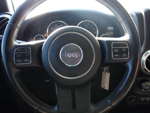 Used 2015 Jeep Wrangler Unlimited Sahara w/ Max Tow Package AWD/4WD image 19