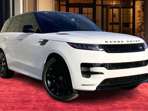 Used 2025 Land Rover Range Rover Sport Dynamic SE image 2