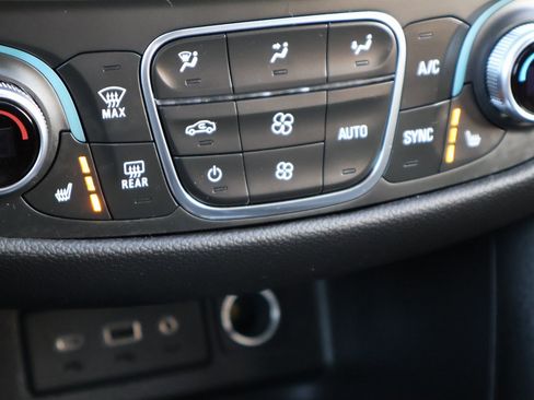 Used 2023 Chevrolet Equinox LT image 29