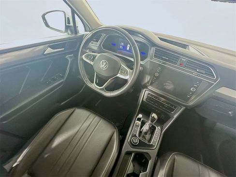 Used 2022 Volkswagen Tiguan SE image 9