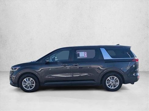 Used 2024 Kia Carnival LX image 8