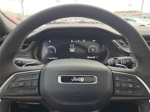Used 2026 Jeep Grand Cherokee Limited AWD/4WD image 35