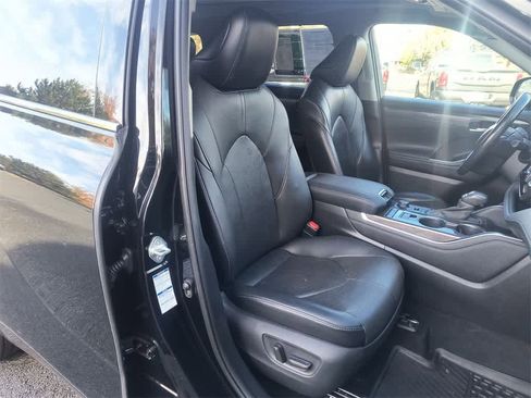 Used 2020 Toyota Highlander Limited image 26