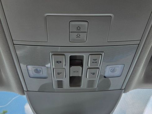 Certified 2023 Volkswagen Taos SE w/ Panoramic Sunroof Package FWD image 41