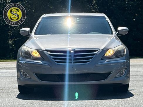 Used 2013 Hyundai Genesis 5.0 R-Spec RWD image 2