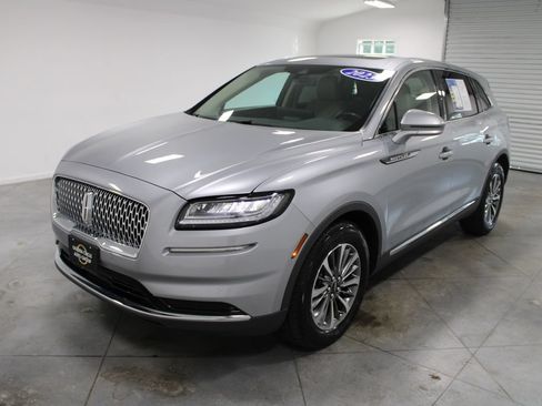Used 2023 Lincoln Nautilus Reserve FWD image 4