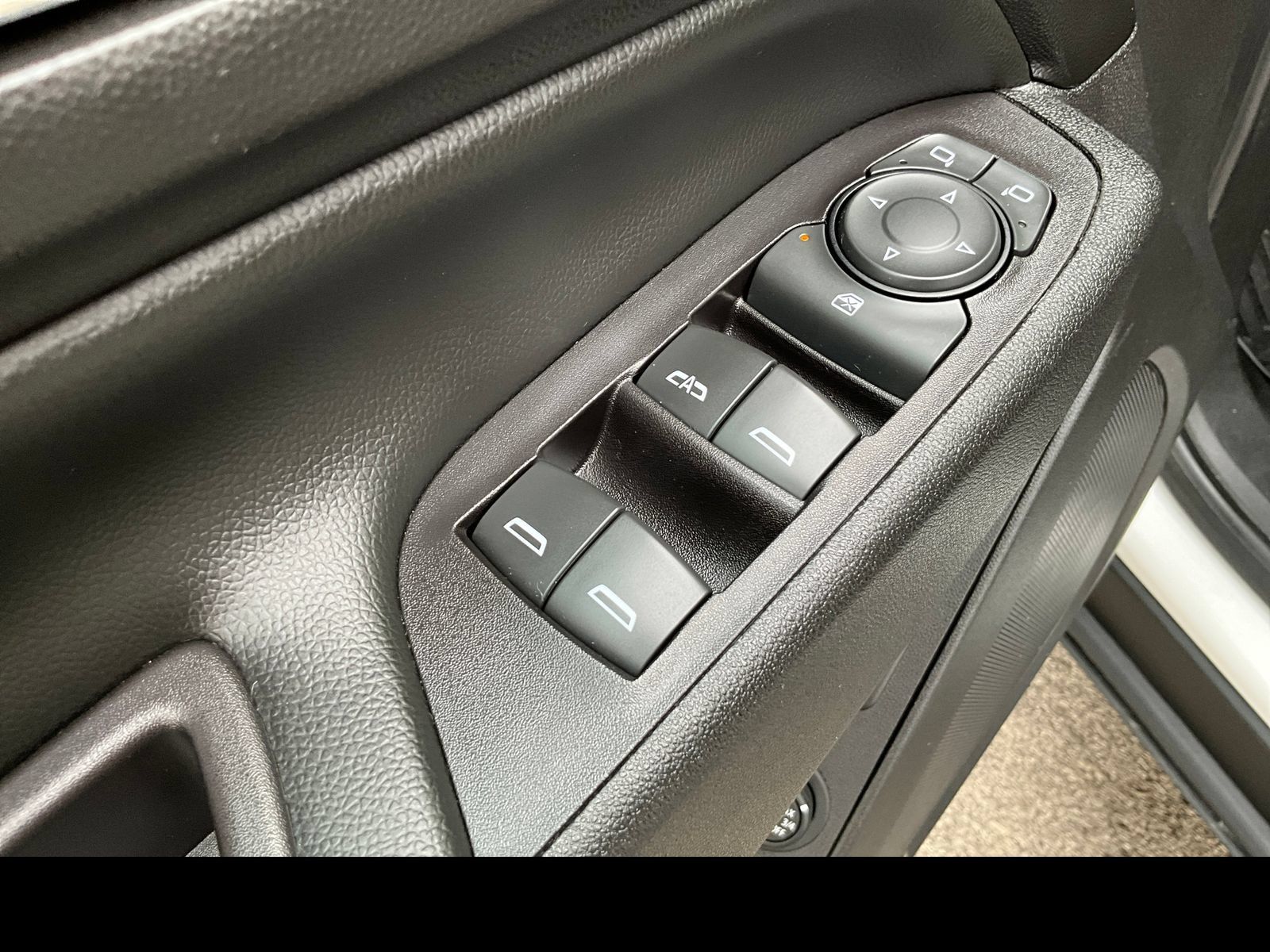 Used 2020 Chevrolet Equinox Premier AWD/4WD image 12