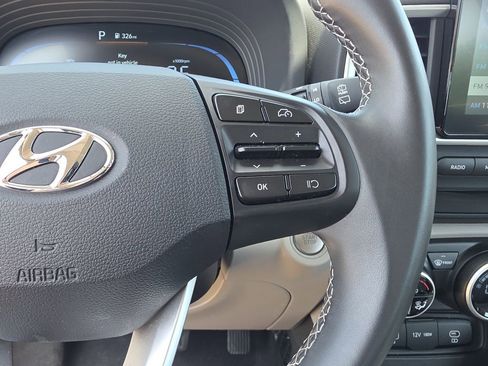 Used 2025 Hyundai Venue SEL FWD image 22