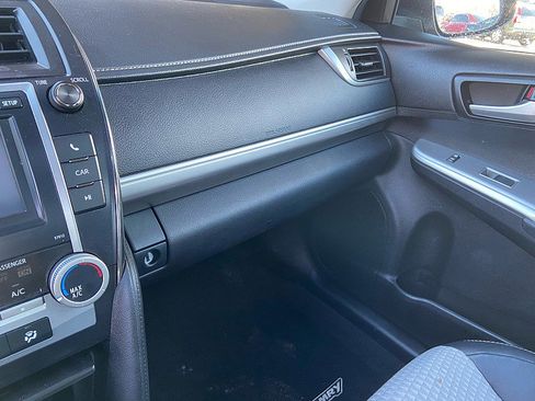 Used 2012 Toyota Camry SE image 16