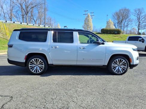 Used 2024 Jeep Grand Wagoneer L Series III image 2