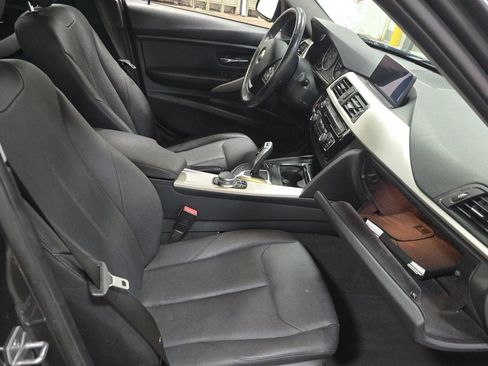 Used 2018 BMW 320i xDrive Sedan w/ Convenience Package AWD/4WD image 5