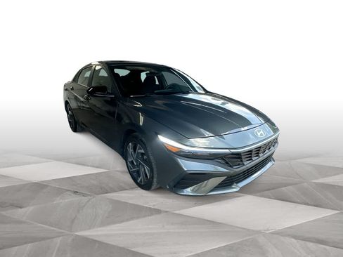 Used 2025 Hyundai Elantra Sport FWD image 2