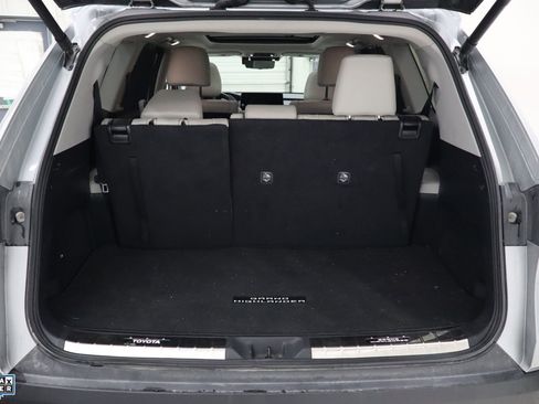Used 2024 Toyota Grand Highlander AWD image 33