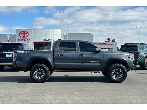 Used 2020 Toyota Tacoma TRD Off-Road w/ TRD Premium Off Road Package AWD/4WD image 3