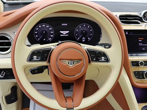Certified 2023 Bentley Bentayga AWD/4WD image 32