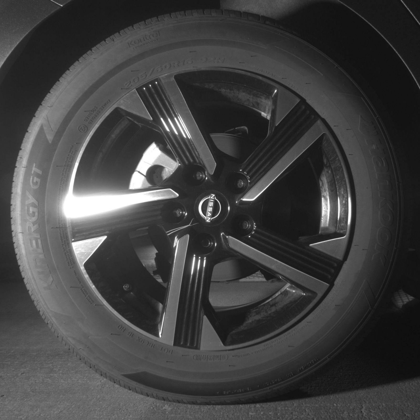Used 2025 Nissan Sentra SV FWD image 18