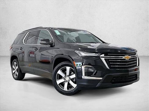 Used 2022 Chevrolet Traverse LT w/ LT Premium Package FWD image 11