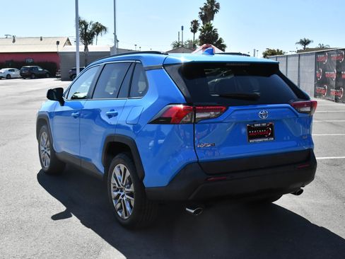 Used 2020 Toyota RAV4 XLE Premium FWD image 6