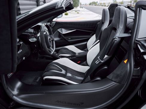 Used 2024 McLaren 750S Spider image 38