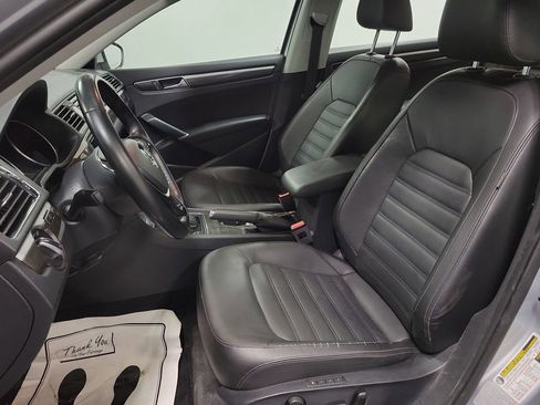 Used 2017 Volkswagen Passat 1.8T SEL Premium image 14