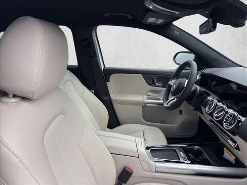 Certified 2025 Mercedes-Benz GLA 250 image 25