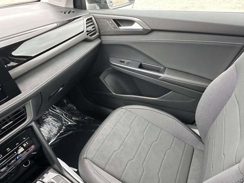 New 2026 Volkswagen Taos SE image 25