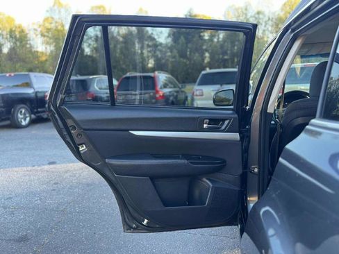 Used 2010 Subaru Outback 2.5i Premium image 11