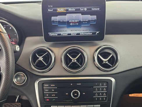 Used 2020 Mercedes-Benz GLA 250 image 24