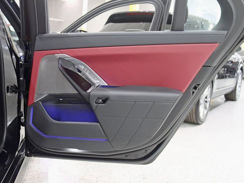 Used 2025 BMW 740i xDrive image 39