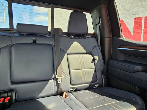 Used 2022 Chevrolet Silverado 1500 High Country w/ High Country Premium Package image 26