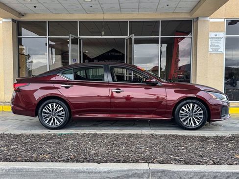 Used 2023 Nissan Altima 2.5 SV image 3