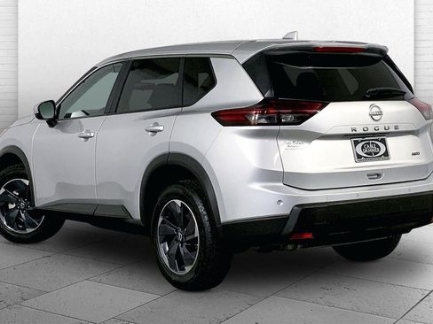 Used 2025 Nissan Rogue SV AWD/4WD image 11