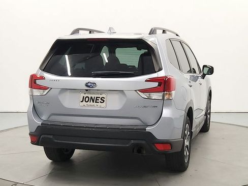 Used 2021 Subaru Forester Premium image 6