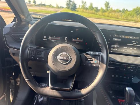 Used 2025 Nissan Kicks SR FWD image 13