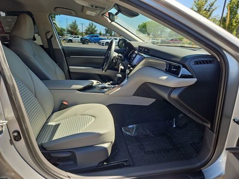 Used 2020 Toyota Camry SE AWD/4WD image 19