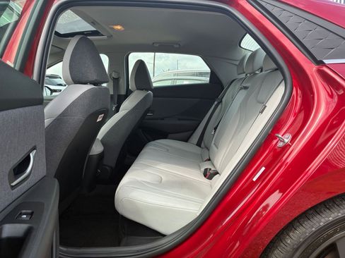 Used 2025 Hyundai Elantra Limited FWD image 23