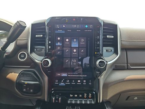 Used 2025 RAM 2500 Laramie AWD/4WD image 18