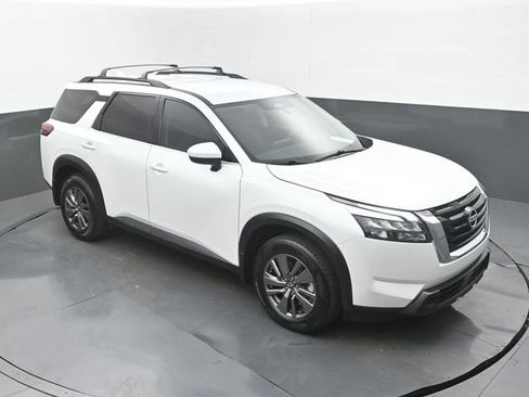 Used 2025 Nissan Pathfinder SV AWD/4WD image 30