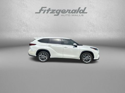 Used 2021 Toyota Highlander Limited FWD image 8