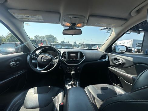 Used 2017 Jeep Cherokee Trailhawk AWD/4WD image 27
