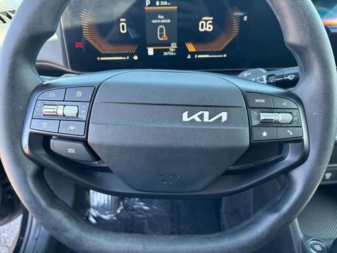 Used 2025 Kia K4 FWD image 27